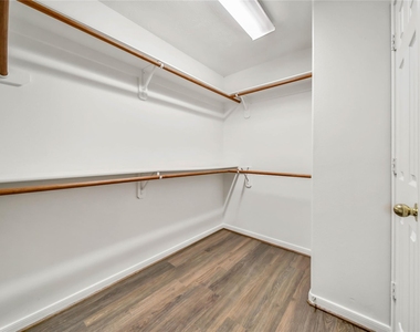 111 W Burberry Circle - Photo Thumbnail 19