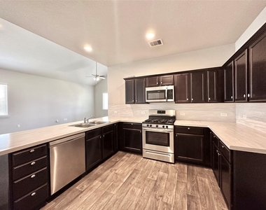 5410 Pembrokeshire Circle - Photo Thumbnail 7