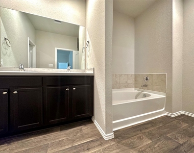 5410 Pembrokeshire Circle - Photo Thumbnail 12
