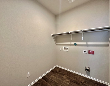 5410 Pembrokeshire Circle - Photo Thumbnail 23