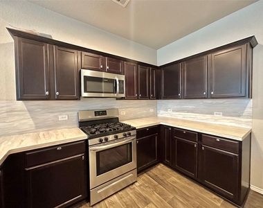5410 Pembrokeshire Circle - Photo Thumbnail 8