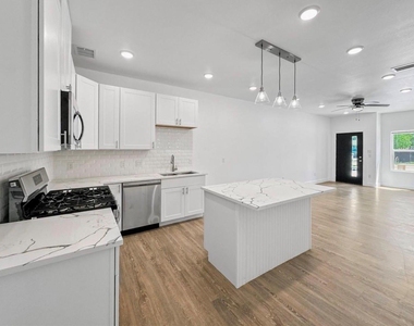 8141 Jeffery Street - Photo Thumbnail 5
