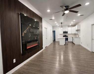 8141 Jeffery Street - Photo Thumbnail 4
