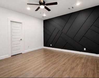 8141 Jeffery Street - Photo Thumbnail 10