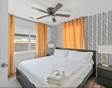 3709 Anita Street - Photo Thumbnail 7