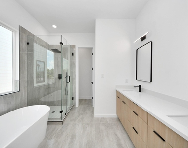7117 Eastwood Street - Photo Thumbnail 4