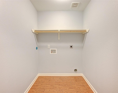 503 W Linney Street - Photo Thumbnail 38