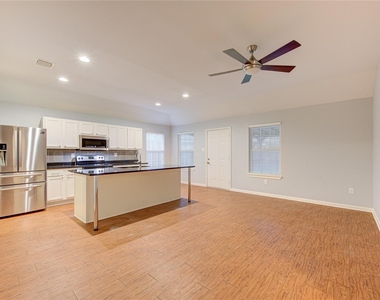 503 W Linney Street - Photo Thumbnail 12