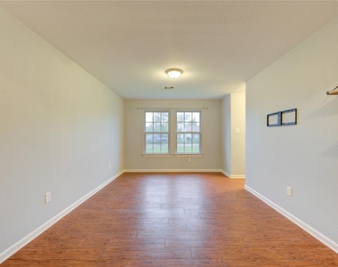 503 W Linney Street - Photo Thumbnail 9