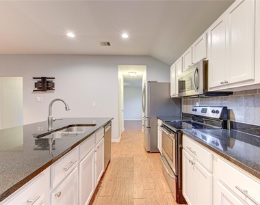503 W Linney Street - Photo Thumbnail 20