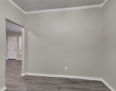 21510 Forest Colony Drive - Photo Thumbnail 5