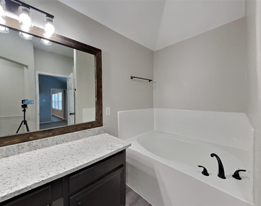 21510 Forest Colony Drive - Photo Thumbnail 9