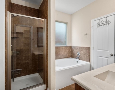 1007 Summer Wood Boulevard - Photo Thumbnail 12
