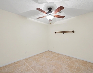 122 Warbonnet Drive - Photo Thumbnail 11