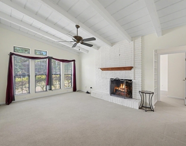 122 Warbonnet Drive - Photo Thumbnail 5