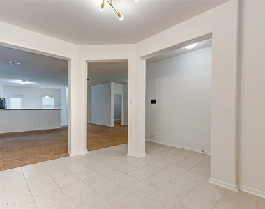 7411 Foxwaithe Lane - Photo Thumbnail 4