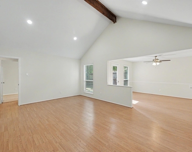 117 N Woodstock Circle Drive - Photo Thumbnail 4