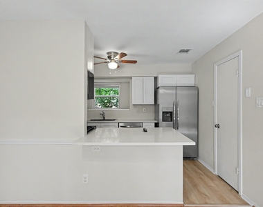117 N Woodstock Circle Drive - Photo Thumbnail 6