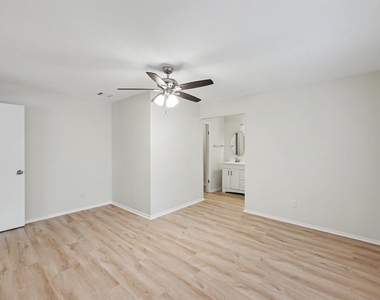 117 N Woodstock Circle Drive - Photo Thumbnail 9