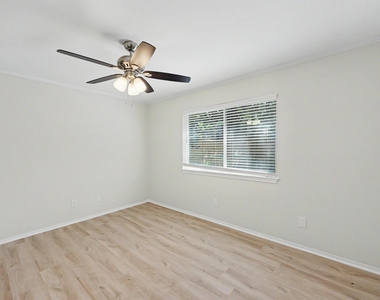 117 N Woodstock Circle Drive - Photo Thumbnail 14