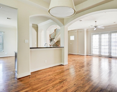 2731 Sherwin Street - Photo Thumbnail 7