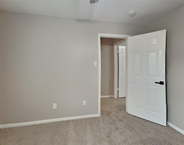 8510 Canyon Pine Drive - Photo Thumbnail 15