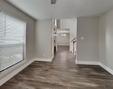 8510 Canyon Pine Drive - Photo Thumbnail 2