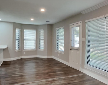8510 Canyon Pine Drive - Photo Thumbnail 6