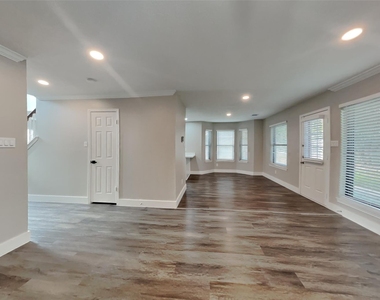 8510 Canyon Pine Drive - Photo Thumbnail 4