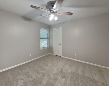 8510 Canyon Pine Drive - Photo Thumbnail 16