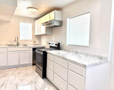 421 Sidney Street - Photo Thumbnail 3
