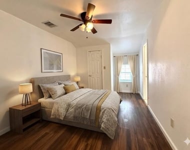 421 Sidney Street - Photo Thumbnail 9