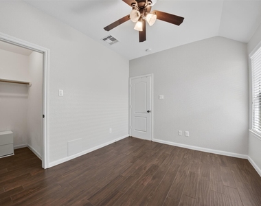 8922 Pinenut Drive - Photo Thumbnail 23