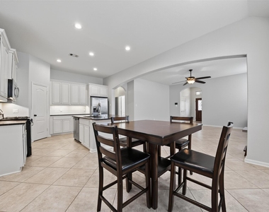 8922 Pinenut Drive - Photo Thumbnail 14