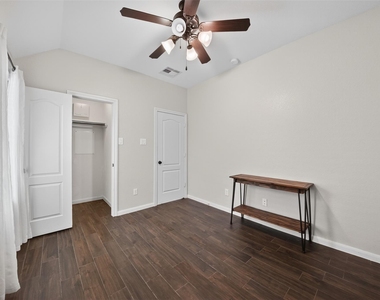 8922 Pinenut Drive - Photo Thumbnail 21