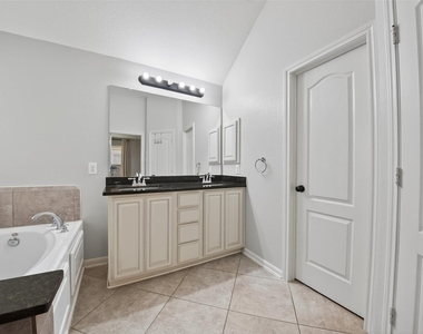 8922 Pinenut Drive - Photo Thumbnail 34