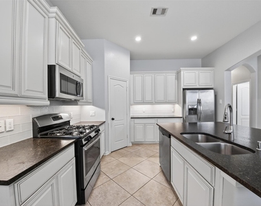 8922 Pinenut Drive - Photo Thumbnail 15