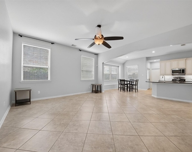 8922 Pinenut Drive - Photo Thumbnail 6