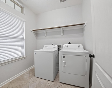 8922 Pinenut Drive - Photo Thumbnail 4