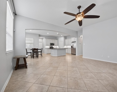 8922 Pinenut Drive - Photo Thumbnail 10