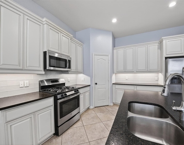8922 Pinenut Drive - Photo Thumbnail 16