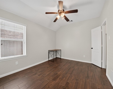 8922 Pinenut Drive - Photo Thumbnail 22