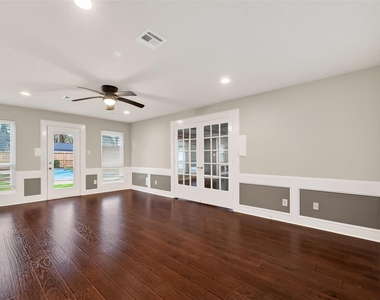 2402 Oak Shores Drive - Photo Thumbnail 7