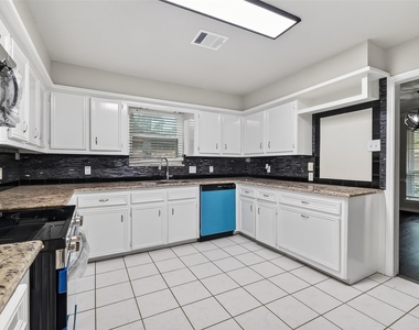 2402 Oak Shores Drive - Photo Thumbnail 11