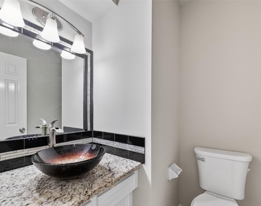 2402 Oak Shores Drive - Photo Thumbnail 15