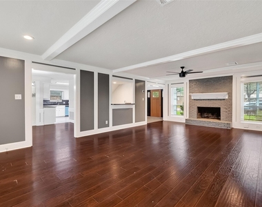 2402 Oak Shores Drive - Photo Thumbnail 4