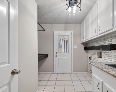 2402 Oak Shores Drive - Photo Thumbnail 16