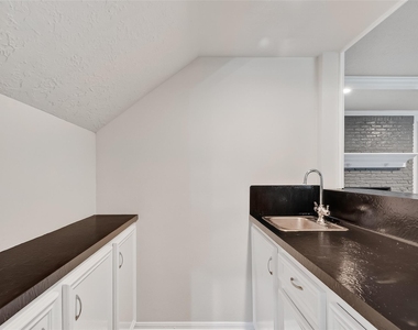 2402 Oak Shores Drive - Photo Thumbnail 14