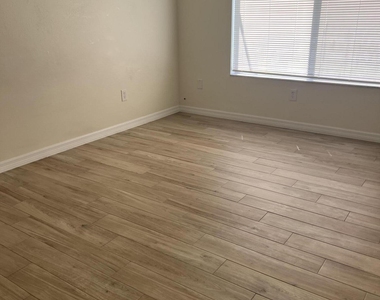 2140 Clover Street Ne - Photo Thumbnail 3