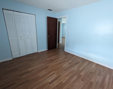 2443 Mercury Drive - Photo Thumbnail 15